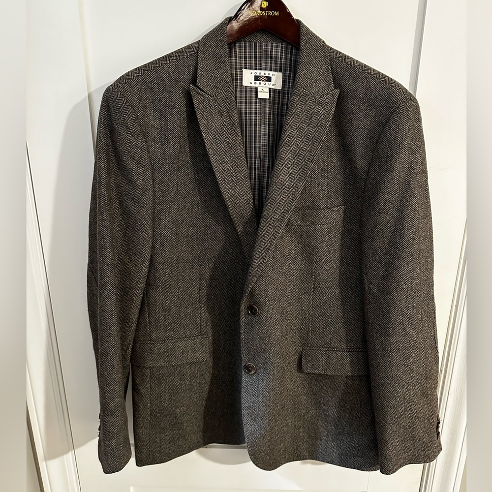 Joseph Abboud Men’s Herringbone Blazer - Size Large (Excellent Condition)